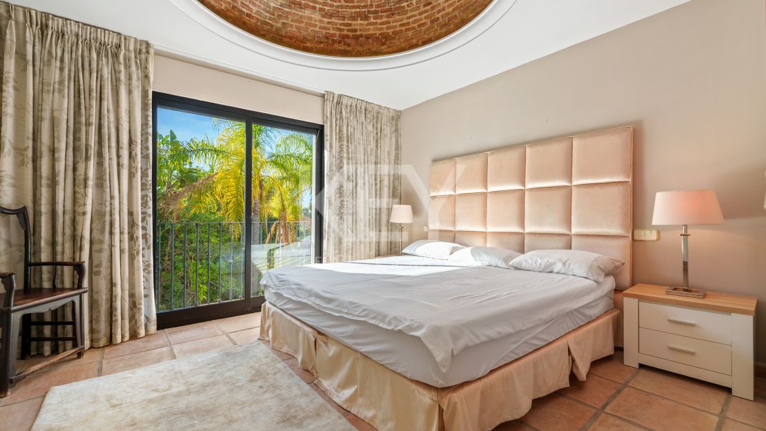 Amazing South Facing Villa on a Privileged Hillside in Benahavis