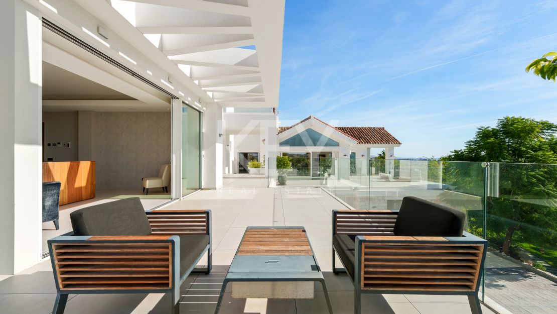 Amazing South Facing Villa on a Privileged Hillside in Benahavis