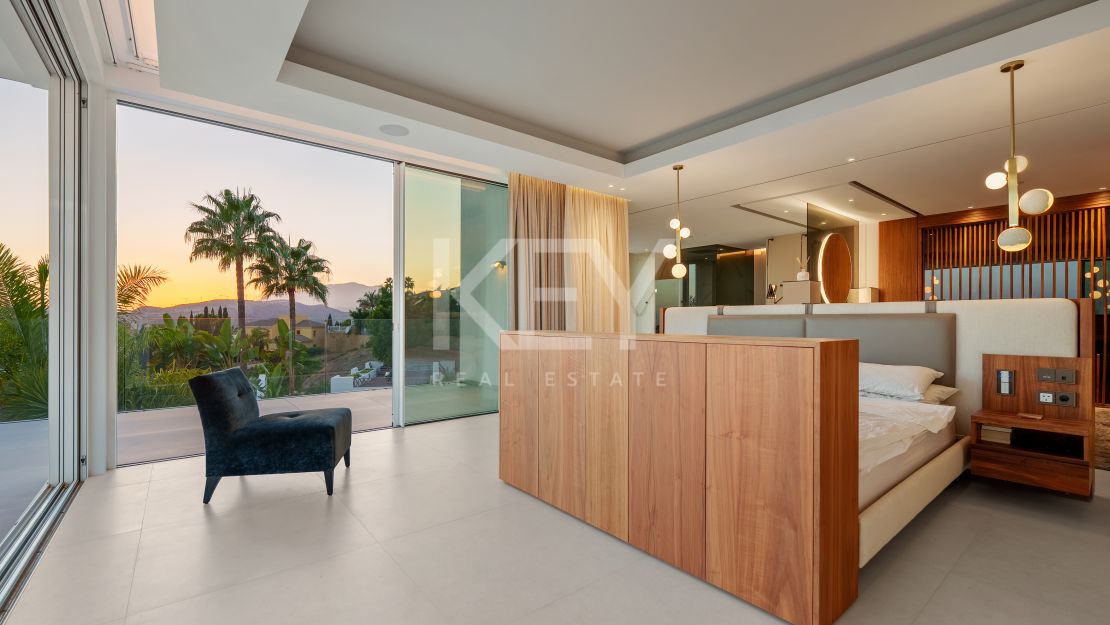 Amazing South Facing Villa on a Privileged Hillside in Benahavis