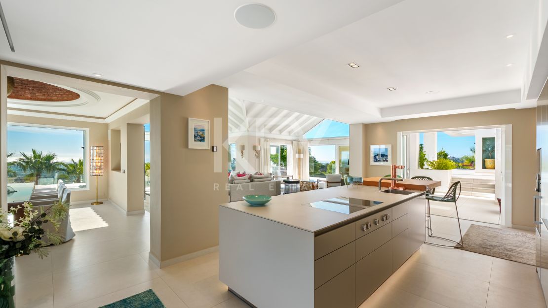 Amazing South Facing Villa on a Privileged Hillside in Benahavis