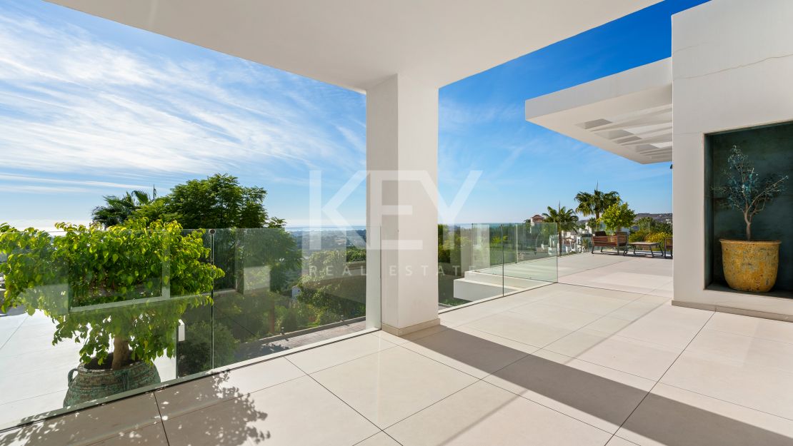 Amazing South Facing Villa on a Privileged Hillside in Benahavis