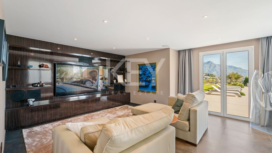 Amazing South Facing Villa on a Privileged Hillside in Benahavis