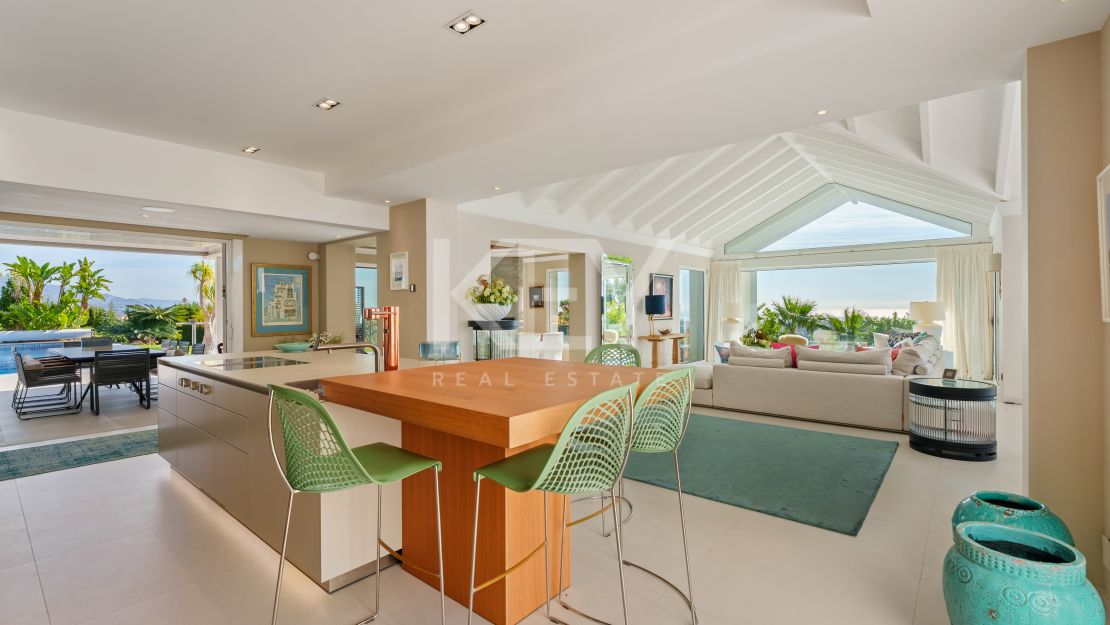 Amazing South Facing Villa on a Privileged Hillside in Benahavis