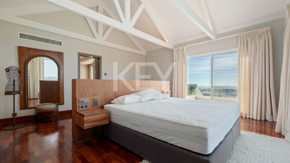 Amazing South Facing Villa on a Privileged Hillside in Benahavis