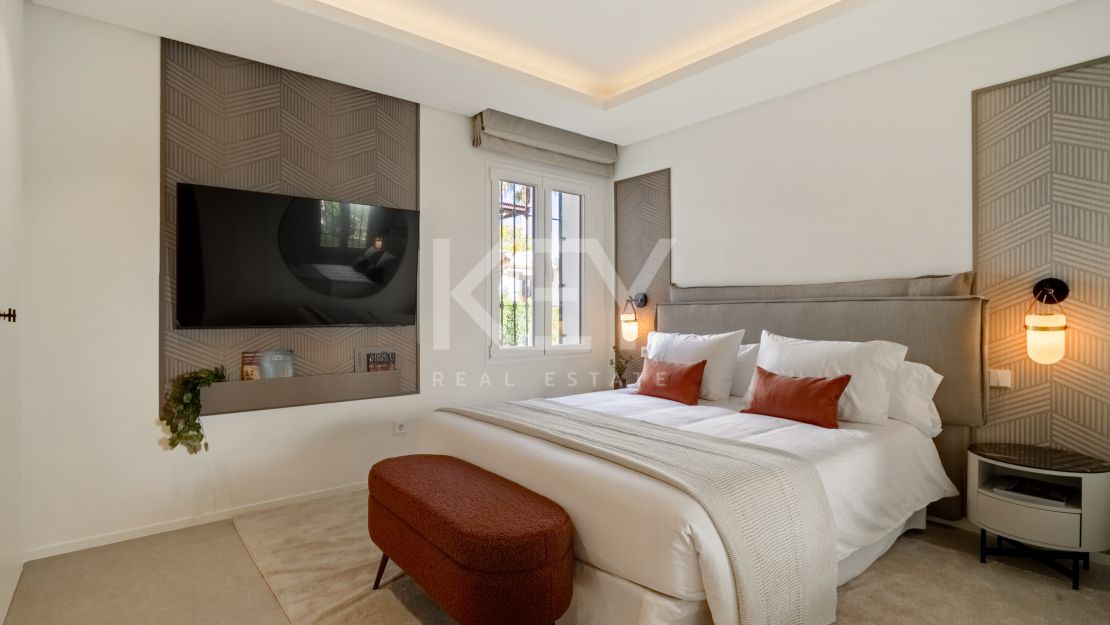 Newly reformed 4 bedroom Marbella Golden Mile apartment with spacious terrace in Monte Paraiso