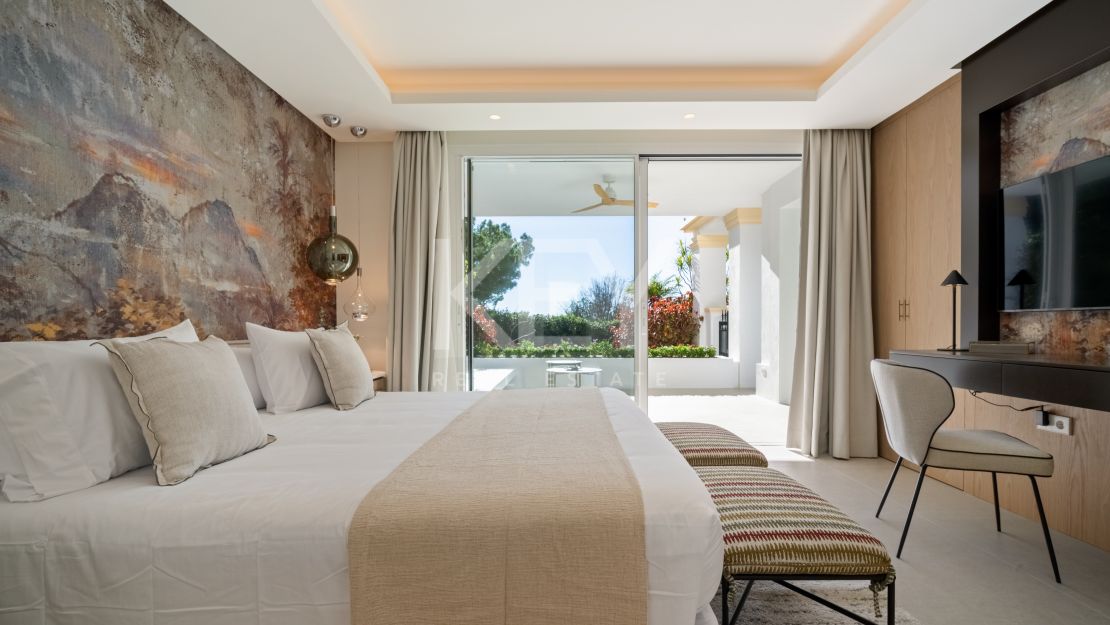 Newly reformed 4 bedroom Marbella Golden Mile apartment with spacious terrace in Monte Paraiso