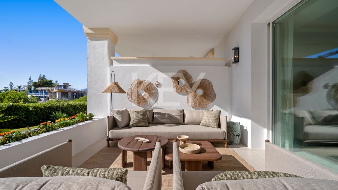 Newly reformed 4 bedroom Marbella Golden Mile apartment with spacious terrace in Monte Paraiso