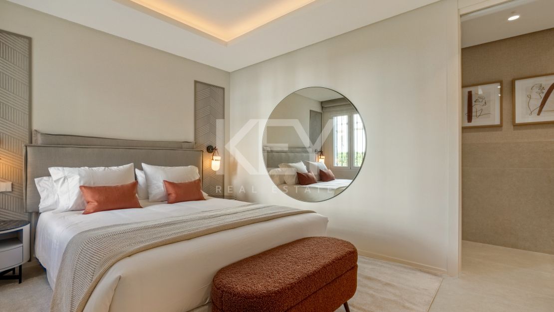 Newly reformed 4 bedroom Marbella Golden Mile apartment with spacious terrace in Monte Paraiso