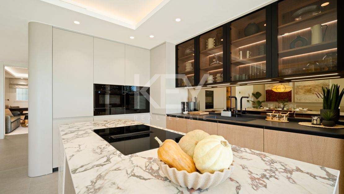 Newly reformed 4 bedroom Marbella Golden Mile apartment with spacious terrace in Monte Paraiso