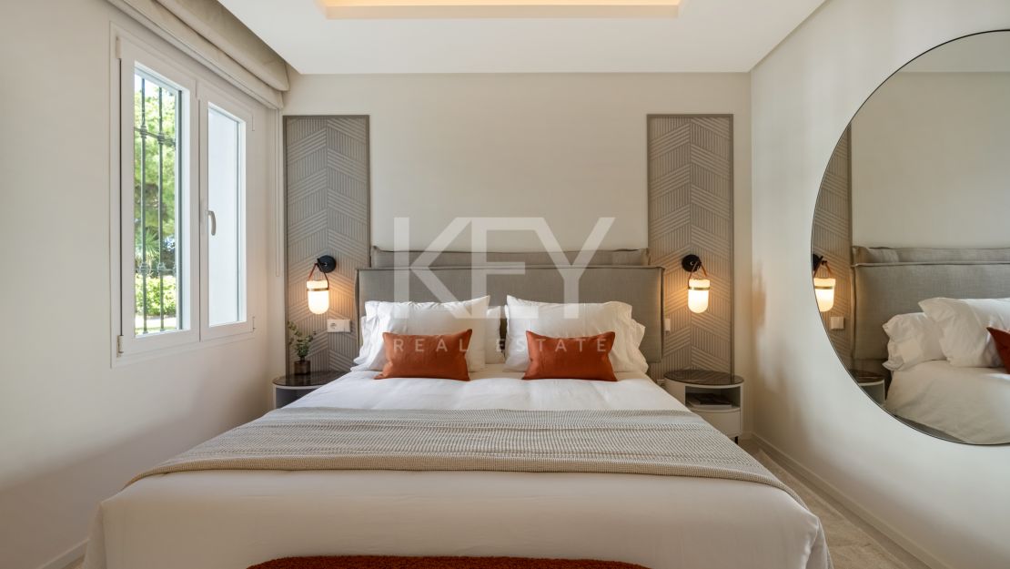 Newly reformed 4 bedroom Marbella Golden Mile apartment with spacious terrace in Monte Paraiso