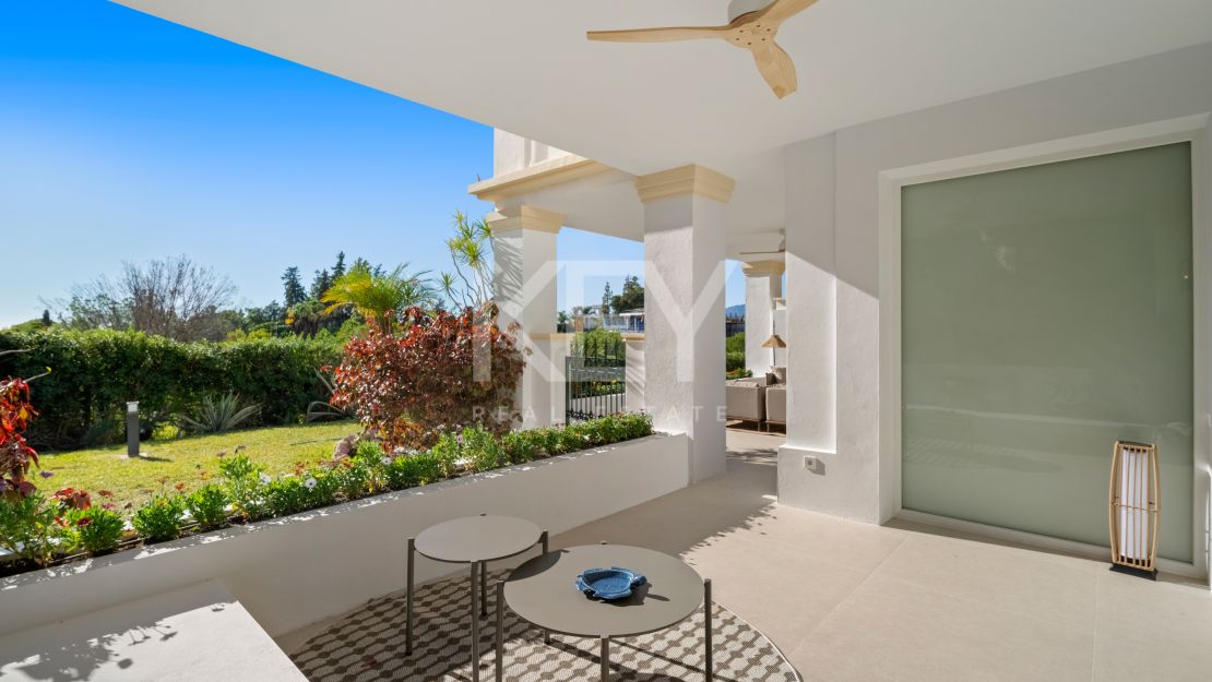 Newly reformed 4 bedroom Marbella Golden Mile apartment with spacious terrace in Monte Paraiso