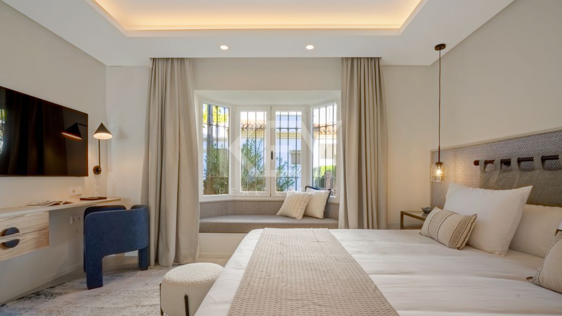 Newly reformed 4 bedroom Marbella Golden Mile apartment with spacious terrace in Monte Paraiso