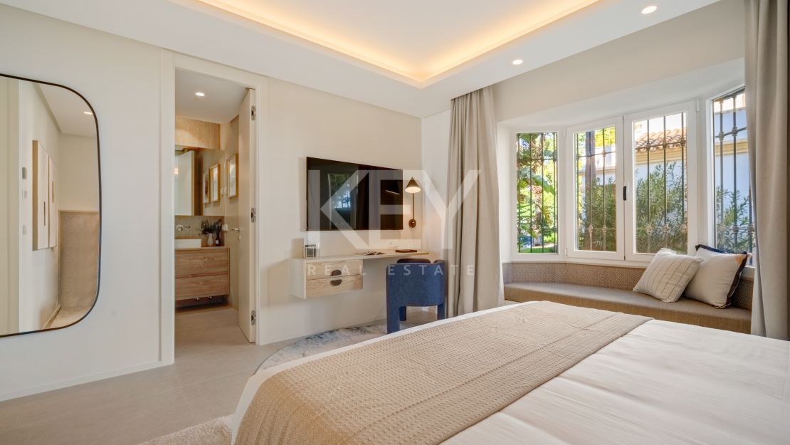 Newly reformed 4 bedroom Marbella Golden Mile apartment with spacious terrace in Monte Paraiso