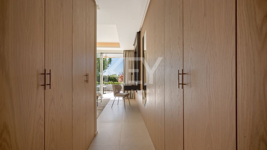 Newly reformed 4 bedroom Marbella Golden Mile apartment with spacious terrace in Monte Paraiso