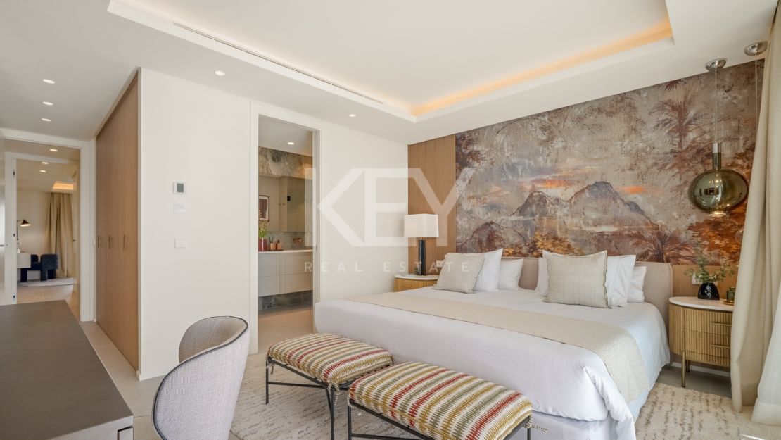 Newly reformed 4 bedroom Marbella Golden Mile apartment with spacious terrace in Monte Paraiso