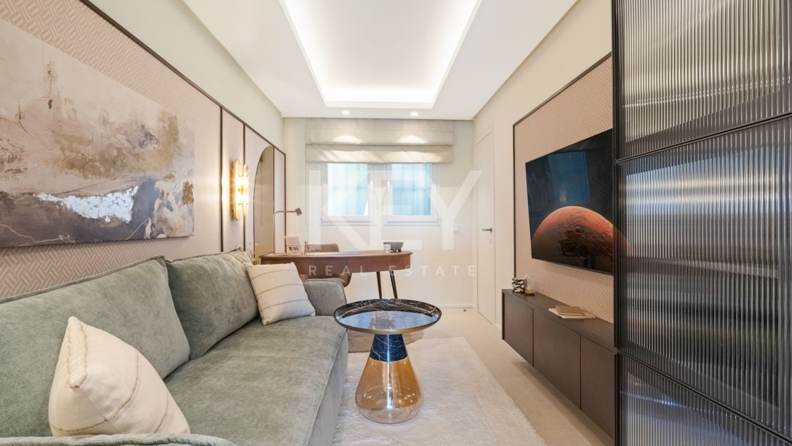 Newly reformed 4 bedroom Marbella Golden Mile apartment with spacious terrace in Monte Paraiso