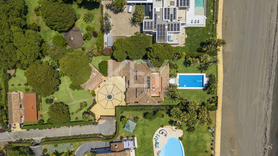 Beachside Luxury Seafront Villa with Montain Viewsin Benamara, Estepona