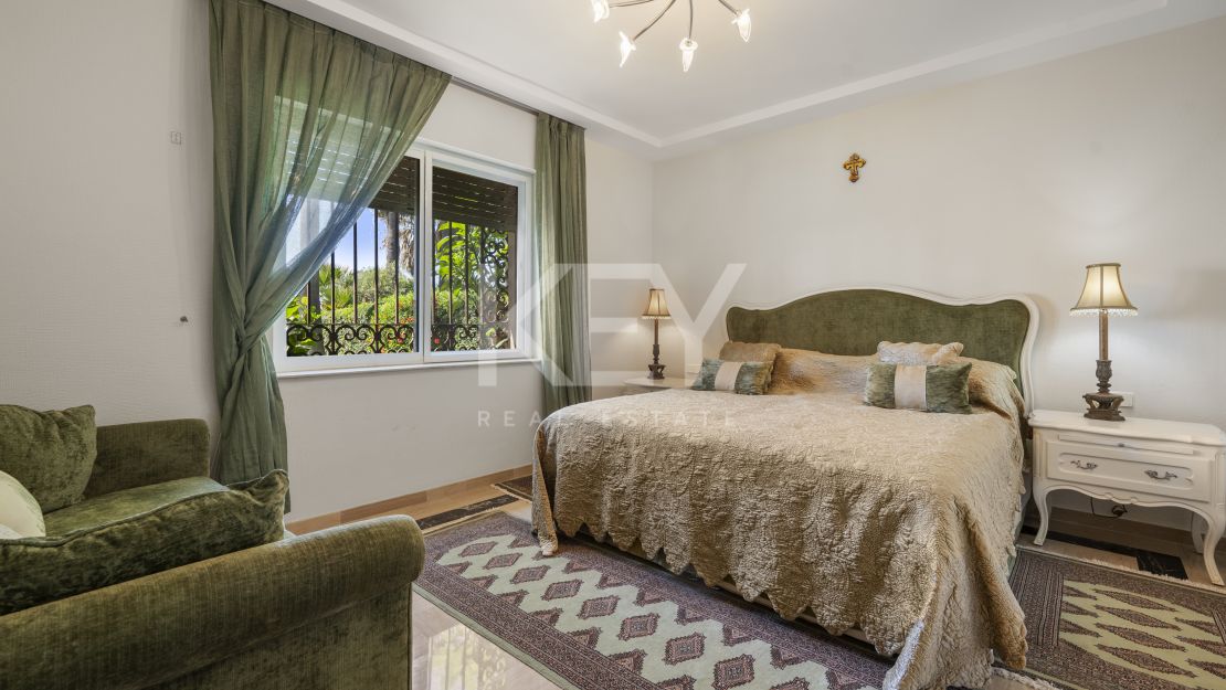 Beachside Luxury Seafront Villa with Montain Viewsin Benamara, Estepona