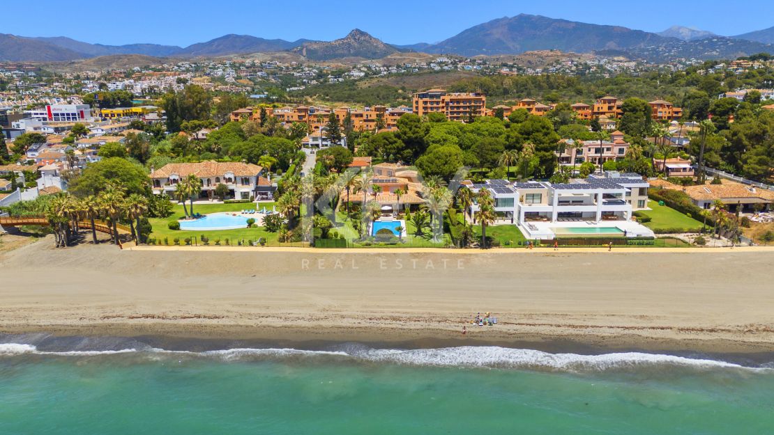 Beachside Luxury Seafront Villa with Montain Viewsin Benamara, Estepona