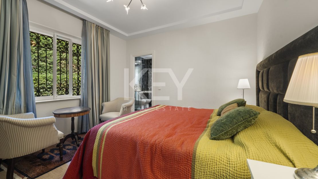 Beachside Luxury Seafront Villa with Montain Viewsin Benamara, Estepona