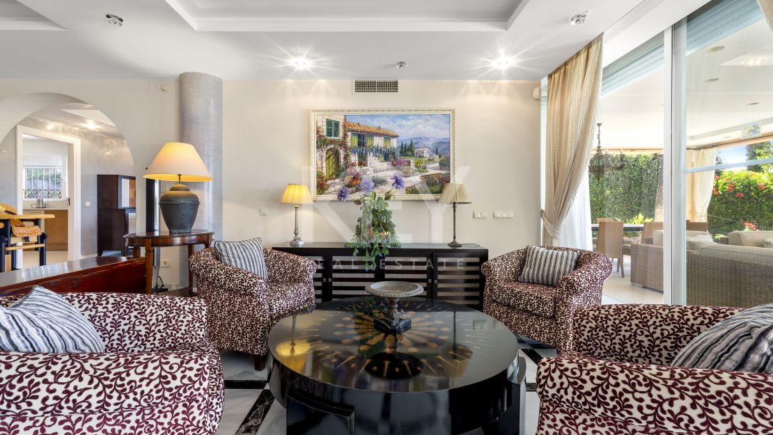 Beachside Luxury Seafront Villa with Montain Viewsin Benamara, Estepona