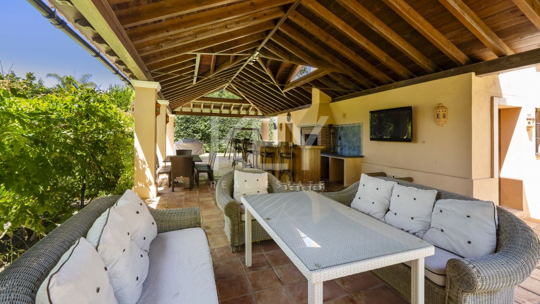 Beachside Luxury Seafront Villa with Montain Viewsin Benamara, Estepona