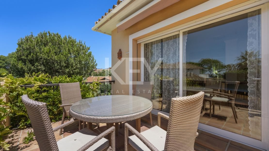 Beachside Luxury Seafront Villa with Montain Viewsin Benamara, Estepona