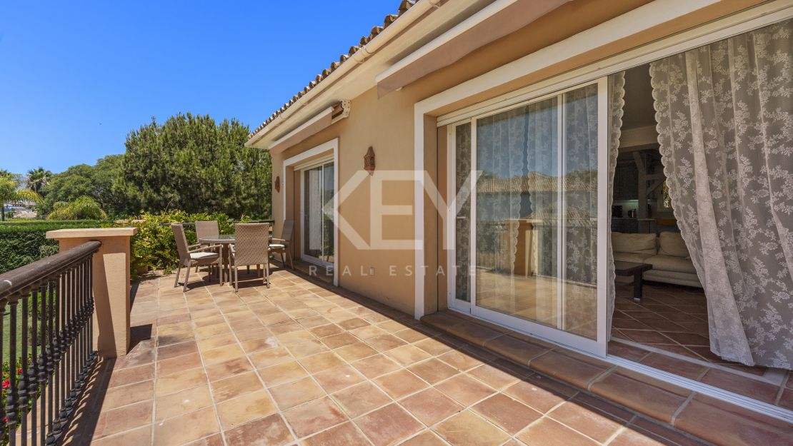 Beachside Luxury Seafront Villa with Montain Viewsin Benamara, Estepona