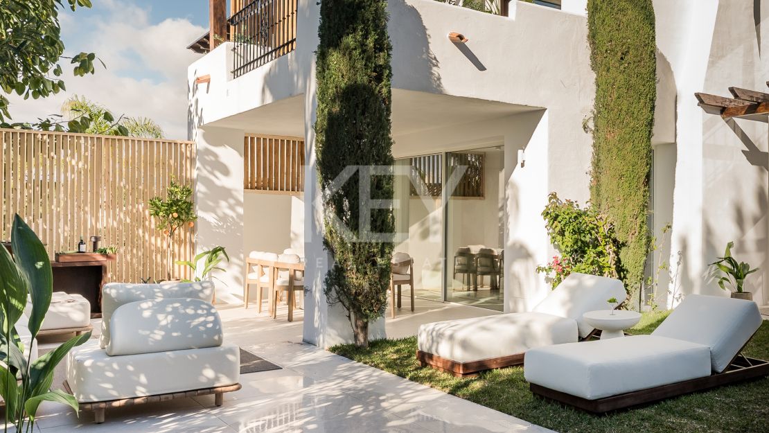 Luxury Semi detached Villa in Altos de Puente Romano – Marbella Golden Mile