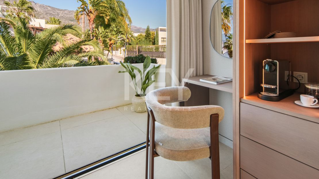 Luxury Semi detached Villa in Altos de Puente Romano – Marbella Golden Mile