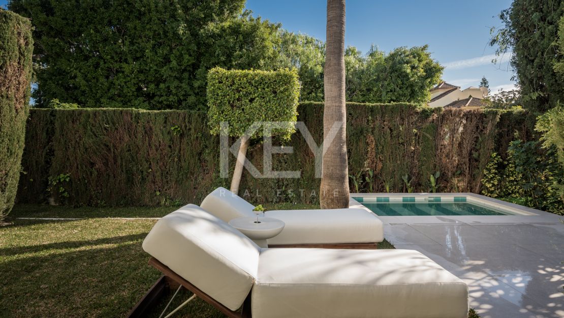 Luxury Semi detached Villa in Altos de Puente Romano – Marbella Golden Mile