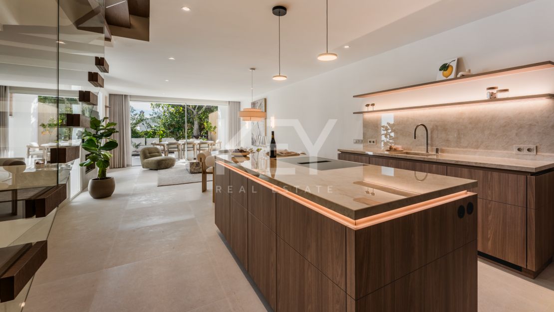 Luxury Semi detached Villa in Altos de Puente Romano – Marbella Golden Mile