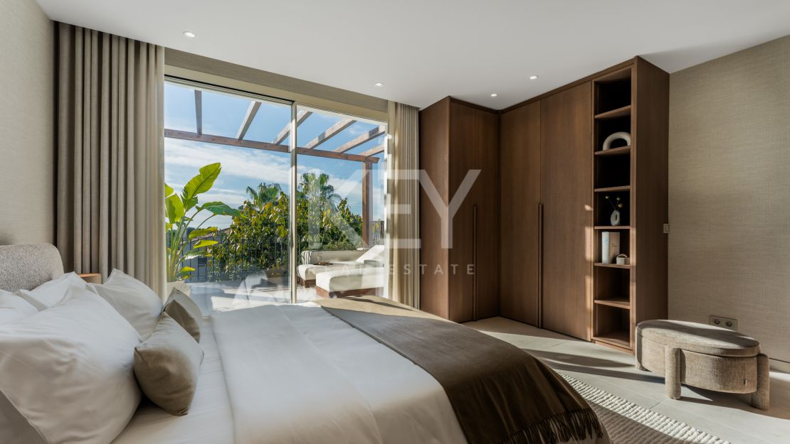 Luxury Semi detached Villa in Altos de Puente Romano – Marbella Golden Mile