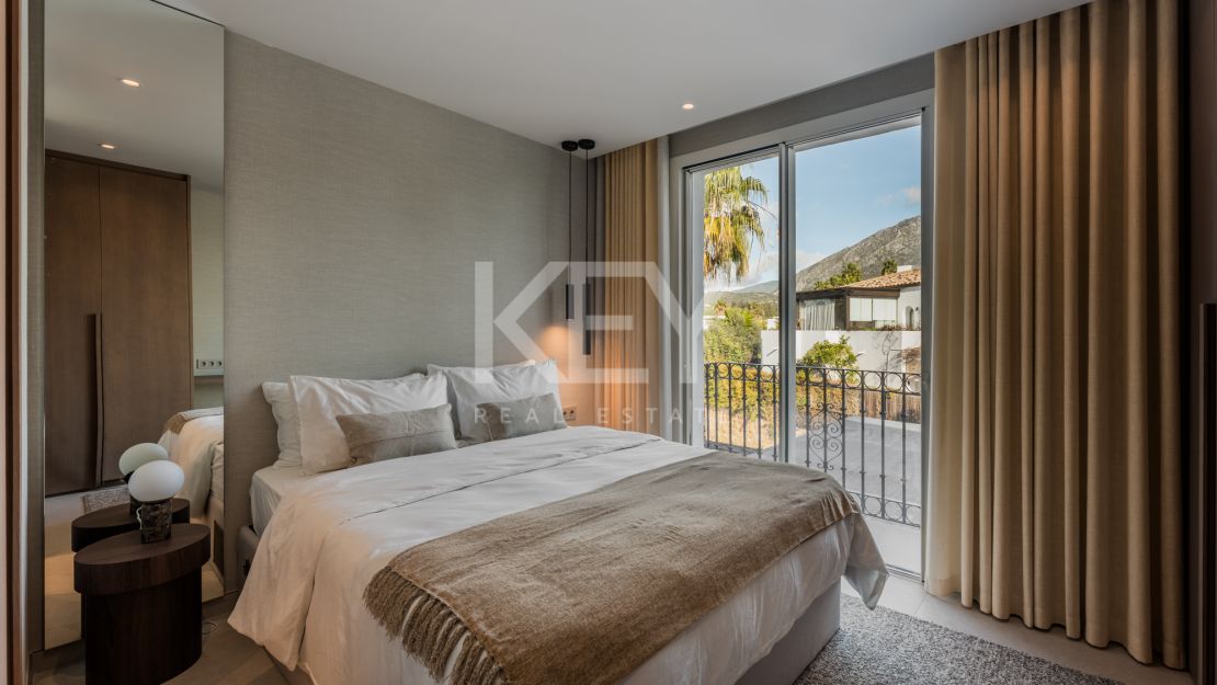 Luxury Semi detached Villa in Altos de Puente Romano – Marbella Golden Mile