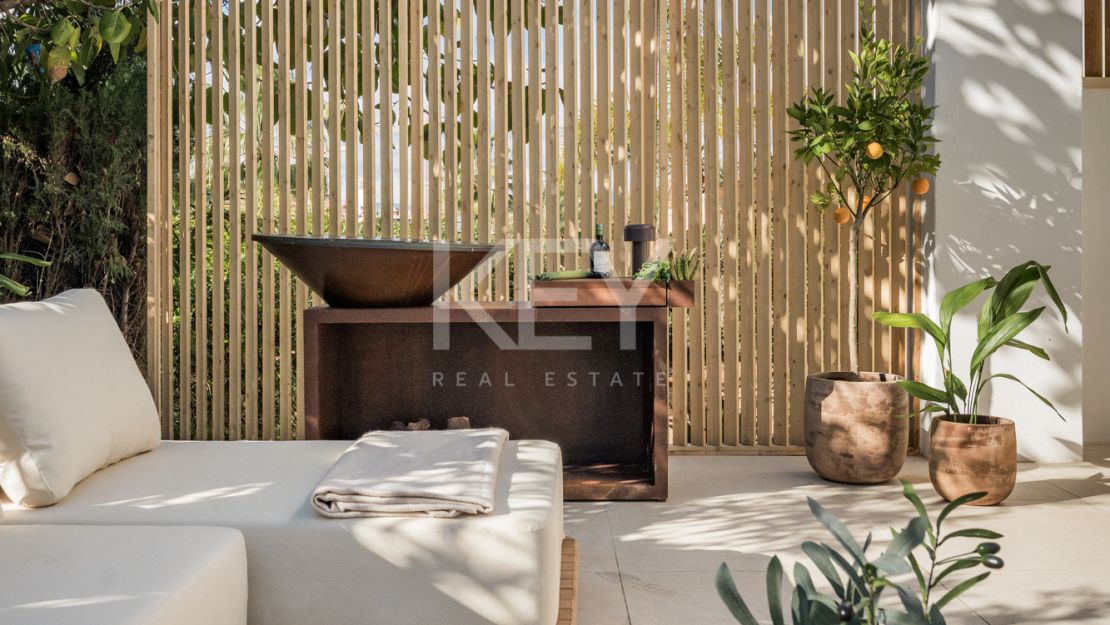 Luxury Semi detached Villa in Altos de Puente Romano – Marbella Golden Mile