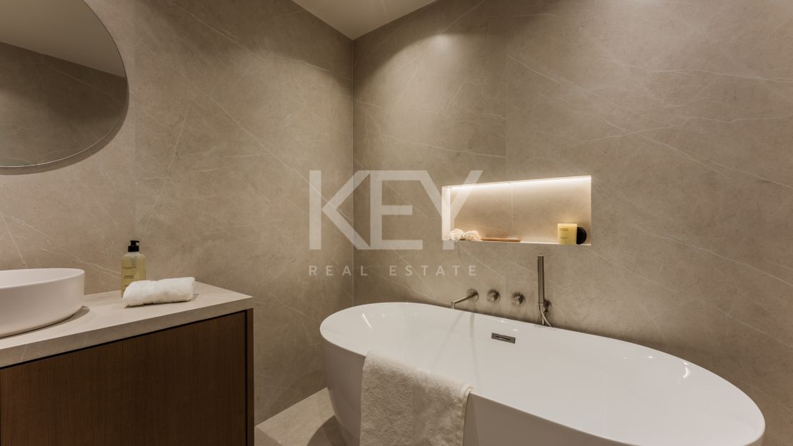 Luxury Semi detached Villa in Altos de Puente Romano – Marbella Golden Mile