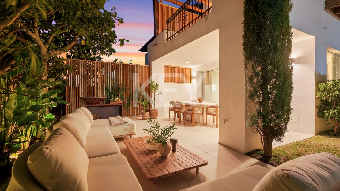 Luxury Semi detached Villa in Altos de Puente Romano – Marbella Golden Mile