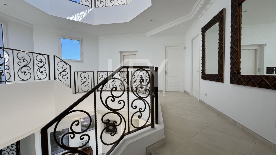 Luxury Villa with Panoramic Views in Los Flamingos, Benahavís, Marbella