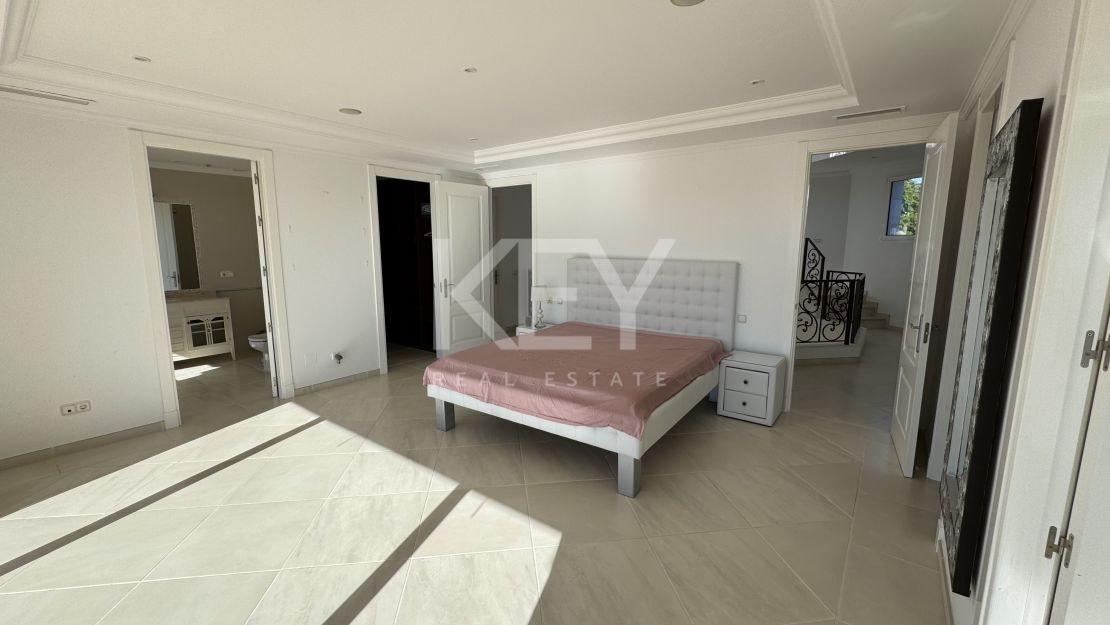 Luxury Villa with Panoramic Views in Los Flamingos, Benahavís, Marbella