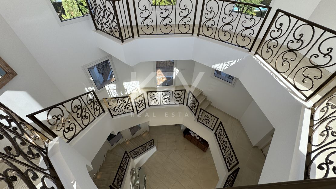 Luxury Villa with Panoramic Views in Los Flamingos, Benahavís, Marbella