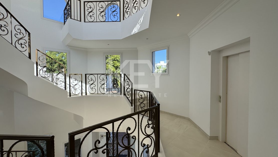 Luxury Villa with Panoramic Views in Los Flamingos, Benahavís, Marbella