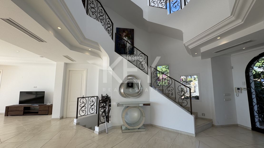 Luxury Villa with Panoramic Views in Los Flamingos, Benahavís, Marbella