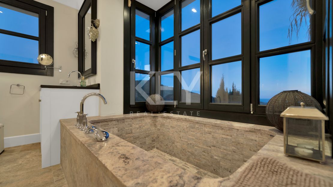 Stunning Andalusían-inspired Villa with Panoramic Sea and Mountain Views in Mone Mayor, Benahavis