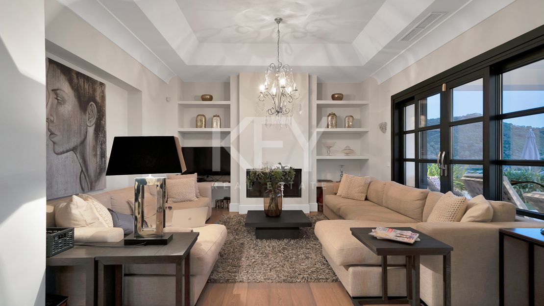 Stunning Andalusían-inspired Villa with Panoramic Sea and Mountain Views in Mone Mayor, Benahavis