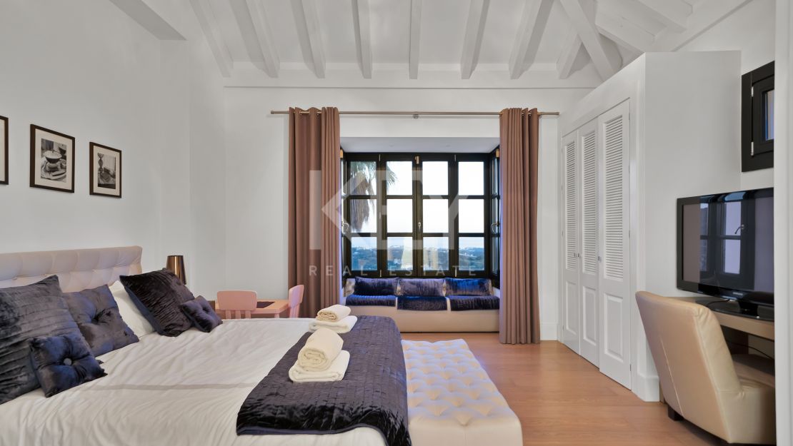 Stunning Andalusían-inspired Villa with Panoramic Sea and Mountain Views in Mone Mayor, Benahavis