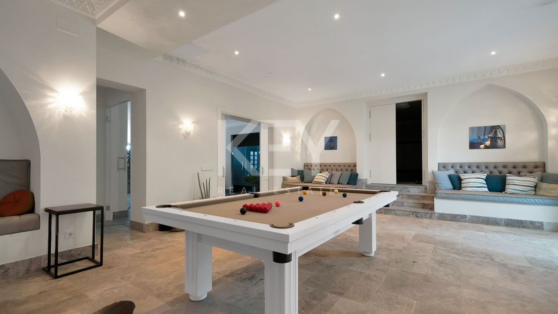 Stunning Andalusían-inspired Villa with Panoramic Sea and Mountain Views in Mone Mayor, Benahavis