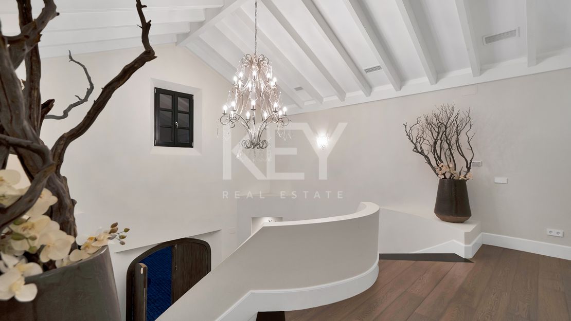 Stunning Andalusían-inspired Villa with Panoramic Sea and Mountain Views in Mone Mayor, Benahavis