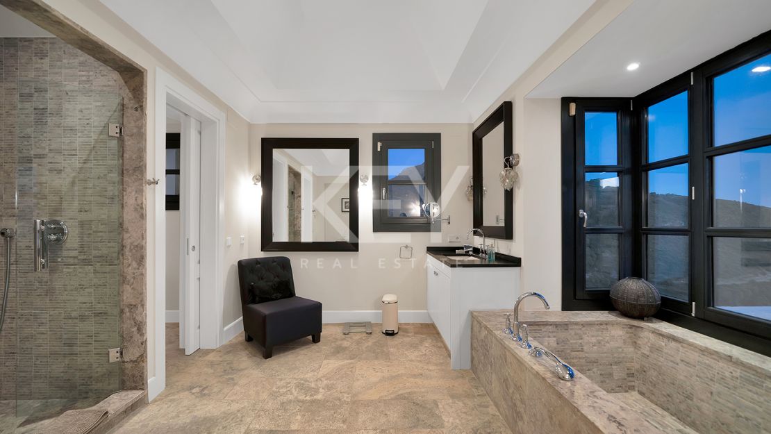 Stunning Andalusían-inspired Villa with Panoramic Sea and Mountain Views in Mone Mayor, Benahavis