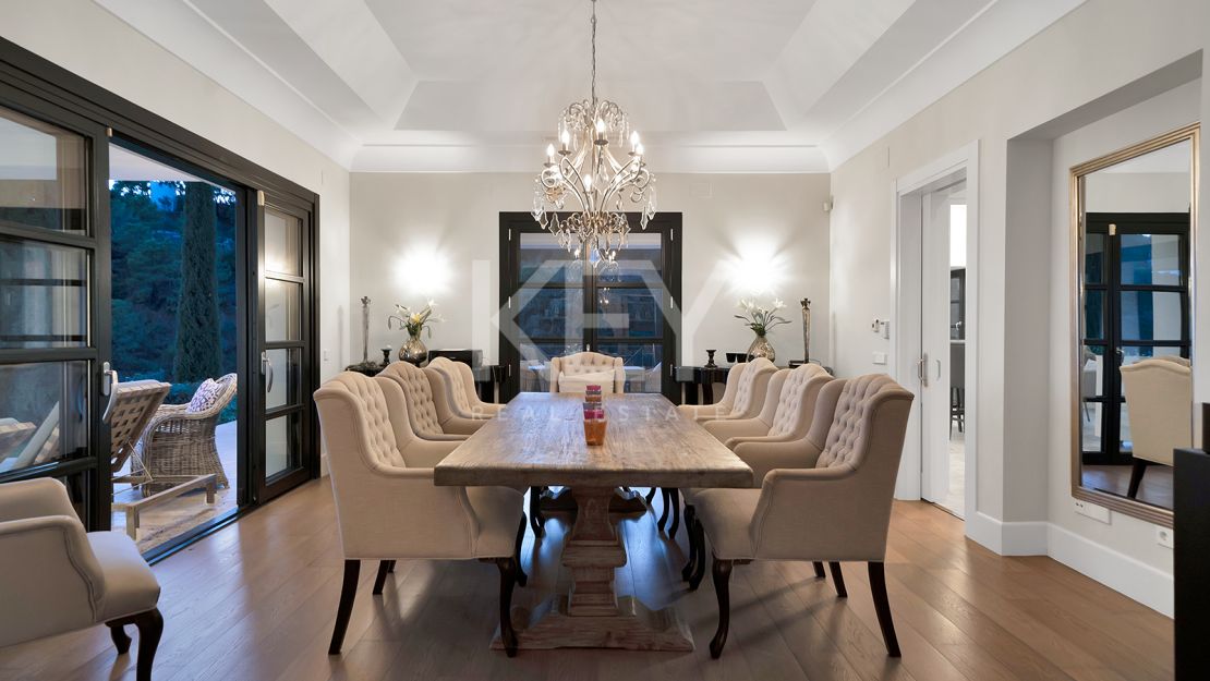 Stunning Andalusían-inspired Villa with Panoramic Sea and Mountain Views in Mone Mayor, Benahavis