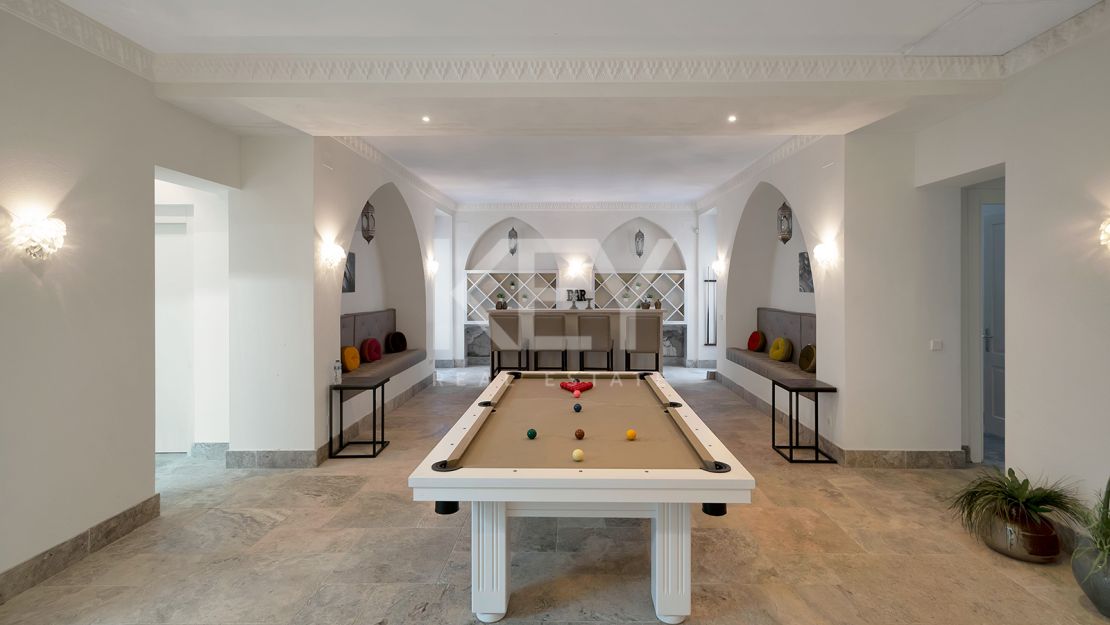 Stunning Andalusían-inspired Villa with Panoramic Sea and Mountain Views in Mone Mayor, Benahavis